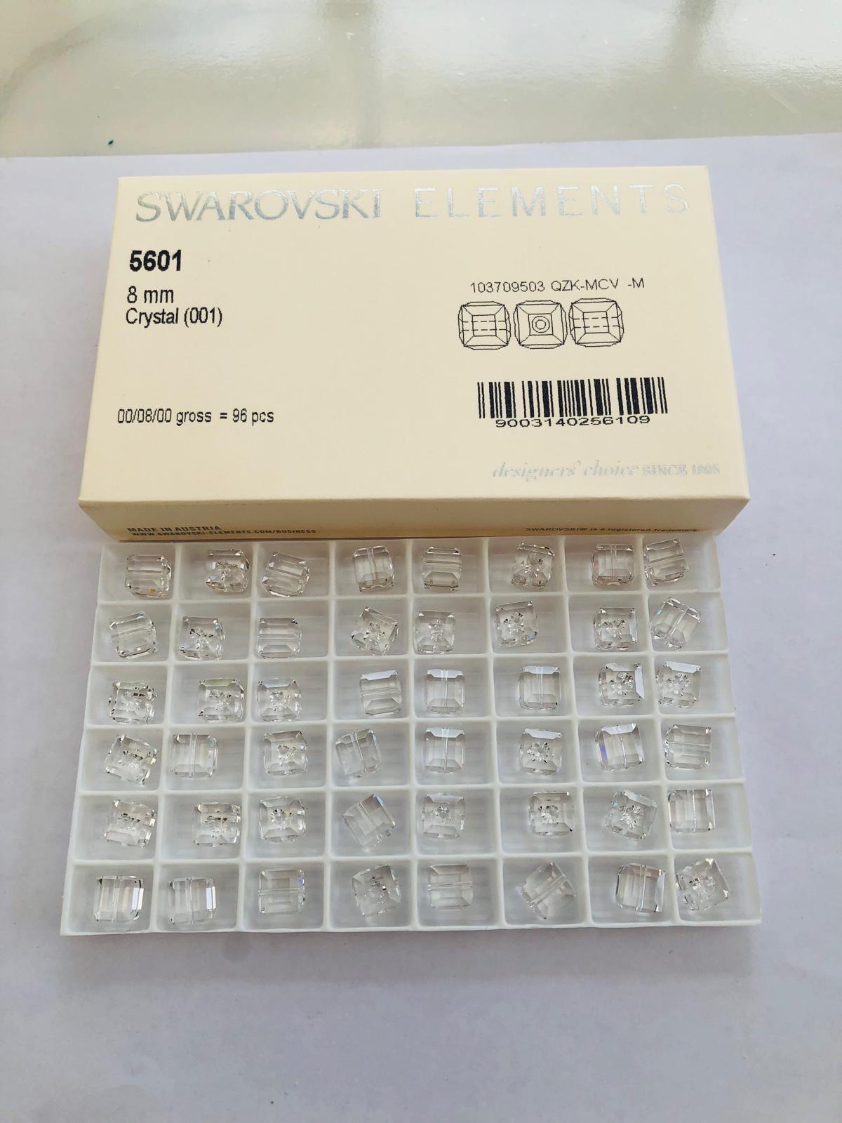 10pcs Swarovski® 8mm Crystal Cubic Beads ref: 5601