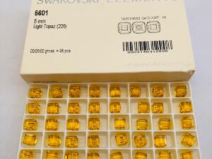 Alternative view of 10pcs Swarovski® 8mm Light Topaz Cubic Beads ref: 5601