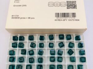 Alternative view of 10pcs Swarovski® 8mm Emerald Cubic Beads ref: 5601