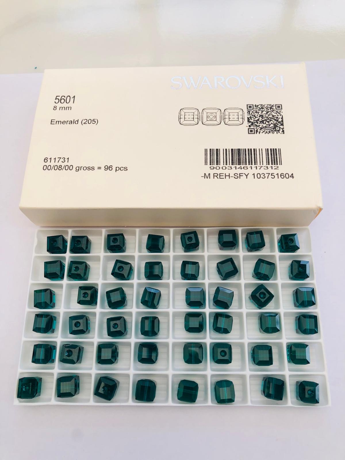 10pcs Swarovski® 8mm Emerald Cubic Beads ref: 5601